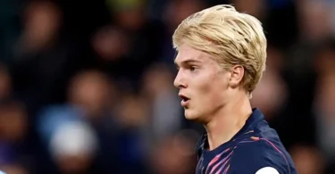Tottenham boss Roberto De Zerbi wants Lucas Bergvall to stay but says no player can be guaranteed a place in the starting lineup.